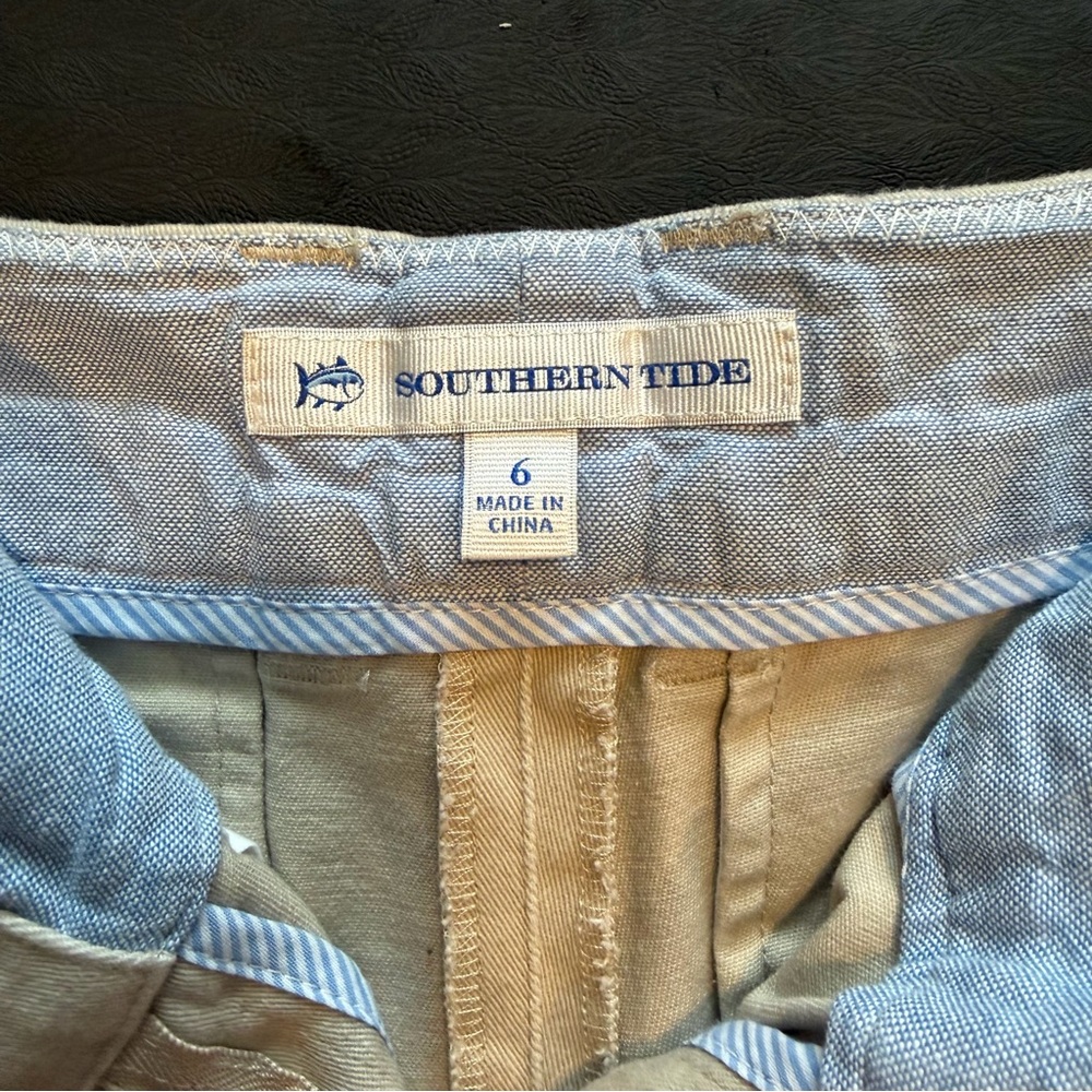 Southern Tide 3” Leah Shorts | Driftwood Khaki - Picture 6 of 7
